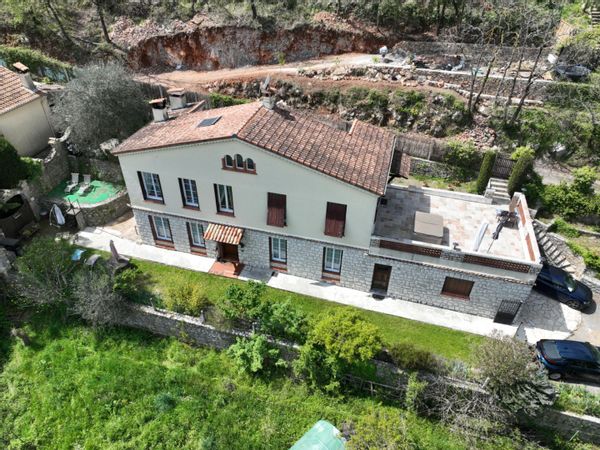 Haut de villa duplex arrière pays nicois