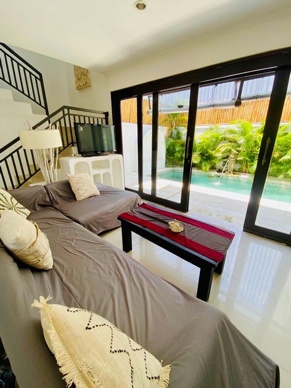 Harmony villa , 3 AC Bedrooms, 4 bathrooms, Private Swimming Pool 5 minute to Canggu Berawa,