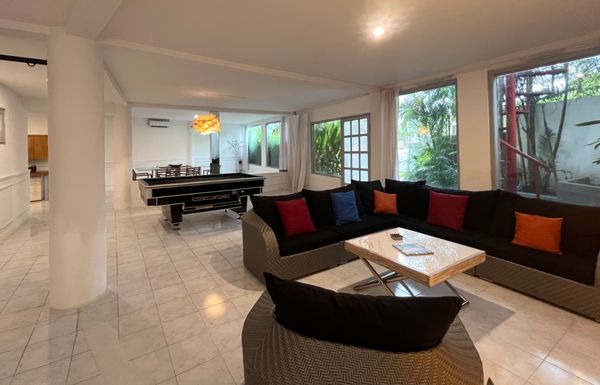 elegant loft, large open space 150 mq. fully AC centrally located. bedroom with black out curtains