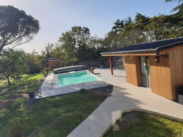 Maison de bord de Loire avec piscine