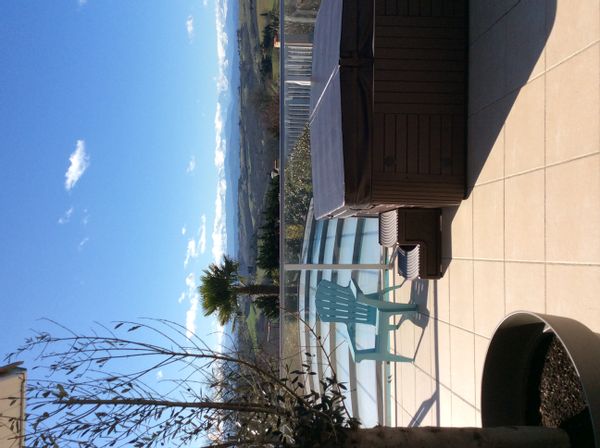 Piscine , spa , vue panoramique sur les Pyrénées, 45 Mn de Toulouse et 8 Km de l’Ariège.
