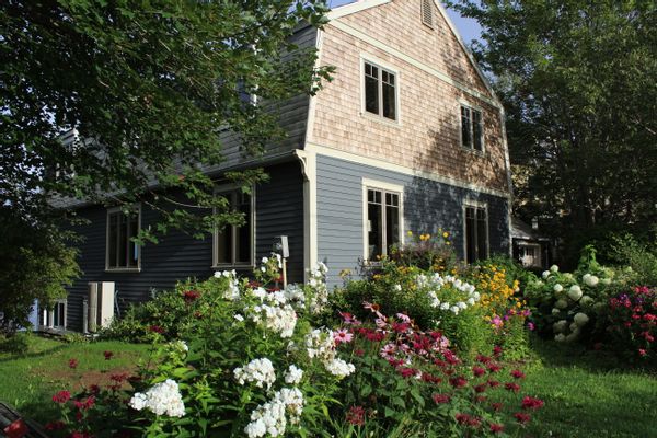 3-Bedroom Lakefront House in Halifax, Canada