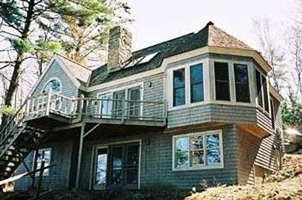 Gorgeous retreat on the eastern shore of Lake Damariscotta. (PLEASE NOTE: We prefer non-simultaneous exchanges with those with second homes.)