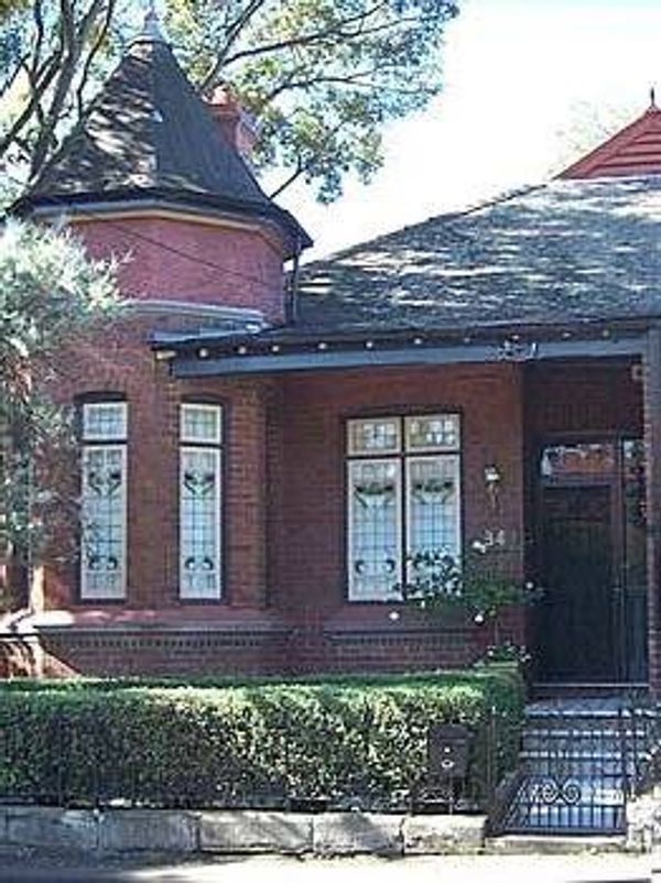 Quiet historic home in vibrant area 3 blocks from Sydney Harbour. Available May to November 2024