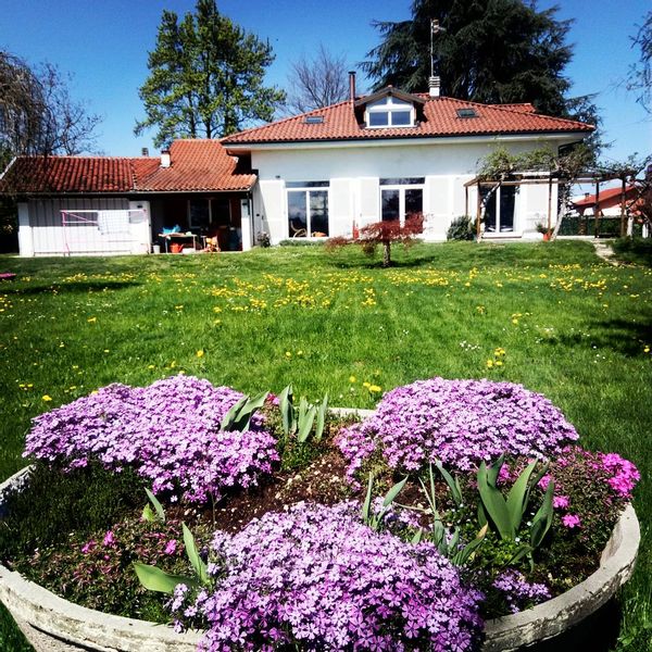 Villa anni 60 ristrutturata in un parco: angolo di relax nel centro del paese