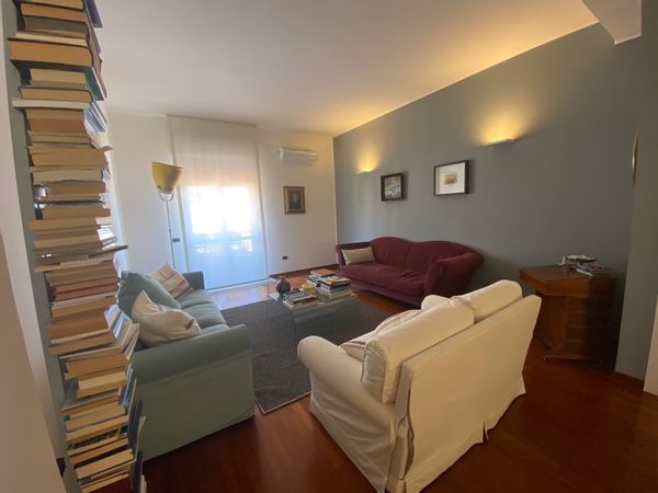 Spacious, sunny, modern apartment overlooking the old town.