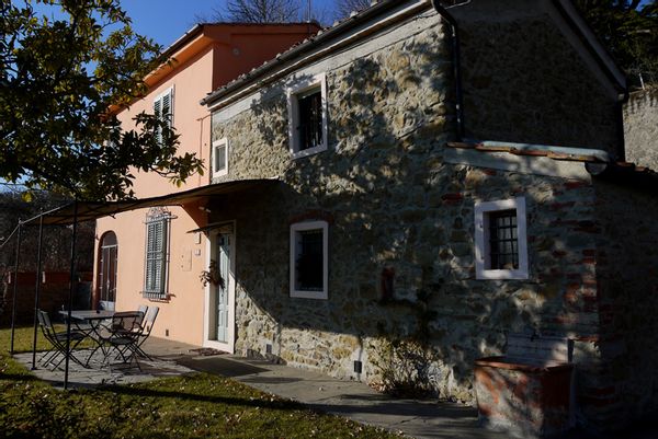 Farmhouse on the Tuscany hills with pool, between Florence and Lucca