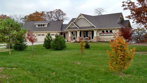 Hudson, Wisconsin & St Croix River - comfort & luxury for up to 14!