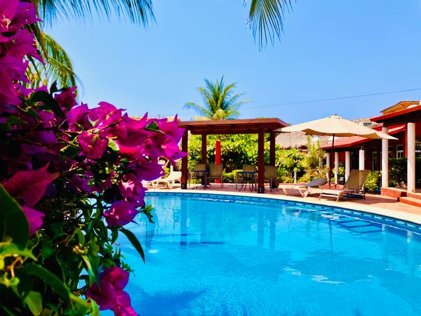 Casita Sol - Lovely 3 bedroom home with pool and roof- top palapa