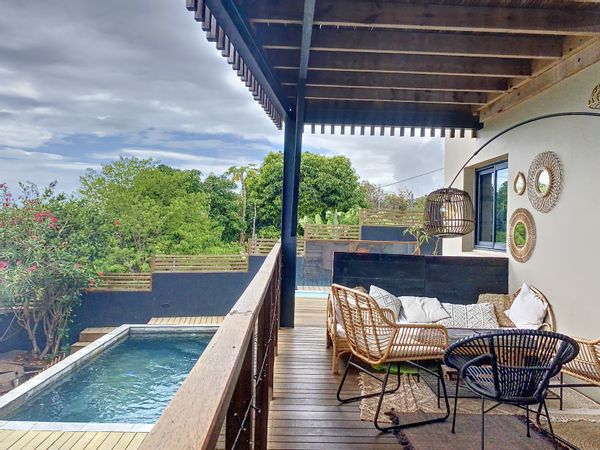 Maison avec piscine et jolie vue à Piton Saint-Leu (200m d’altitude)- chez Juliette et Maxime