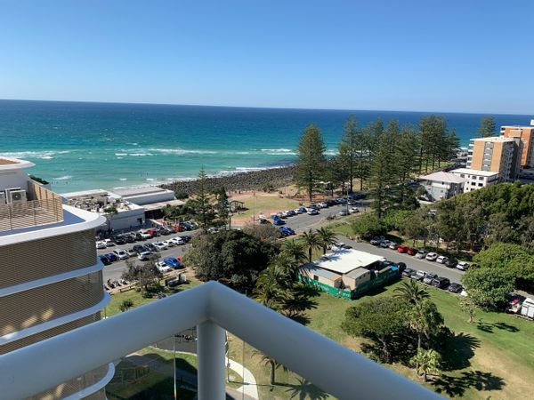 Beautiful 2 bedroom apartment by the beach