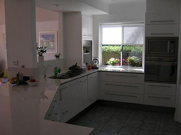 Spacious canal home on Sunshine Coast.  Close to beaches, restaurants