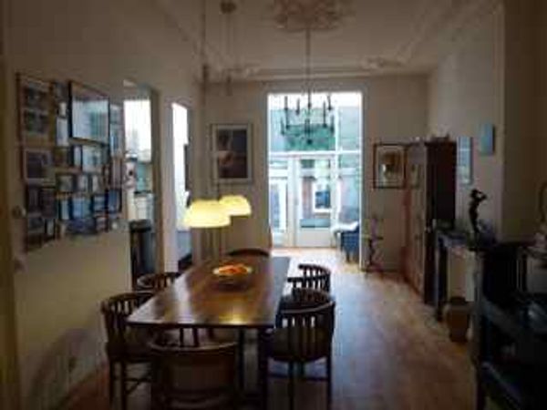 Characteristic house (1895) close to the river Amstel. Ground  floor and 1st floor with sunny garden. Attractive area close to city centre, metro and tram.