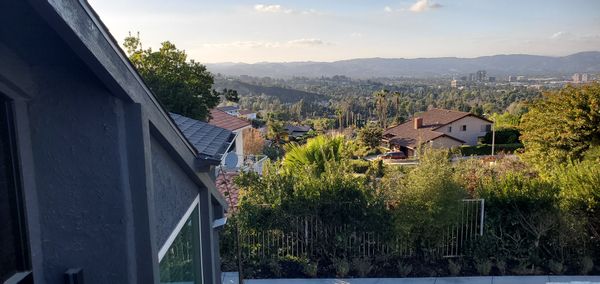 California Views, Modern Luxury, 20 minutes from Malibu Beaches and LA attractions. Family Friendly.
