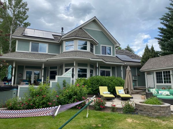 Marc  and Lou's Lake House:  Aspen winter wonderland and Roaring Fork Valley summer fun
