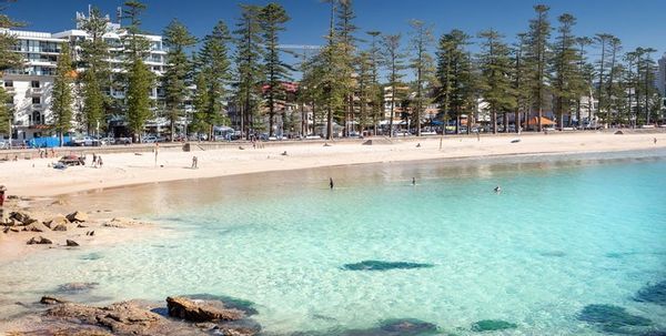 5 bedroom beachside home with swimming pool - less than 5 minutes from Manly Beach