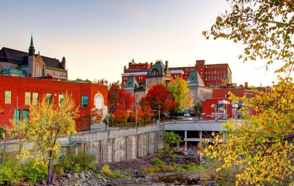 Maison ville avec jardin. Sherbrooke. Réciproque ou points.