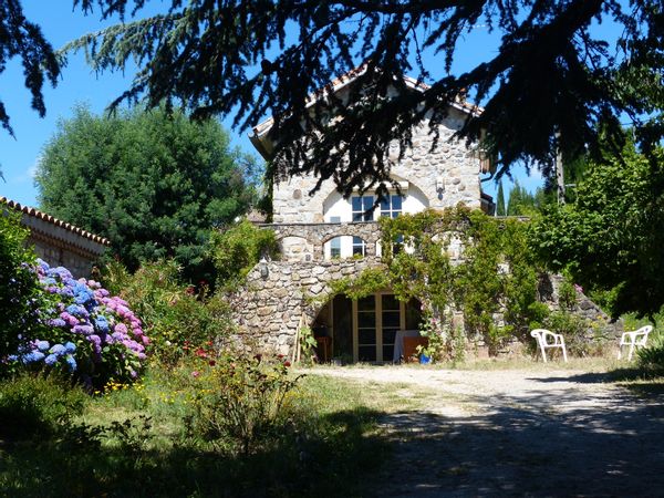 Jolie maison de campagne en Ardèche Sud.
