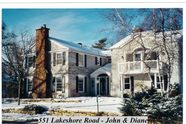 Executive New England-style Home with Pool, Garden and Lake access