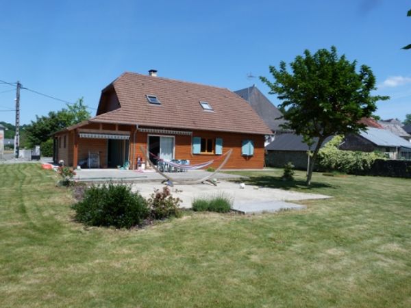 Pyrénées maison en bois à Escou, France