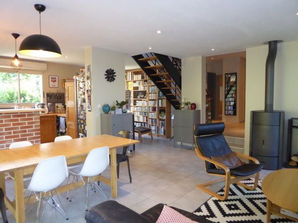 Loire Valley home between vineyard and forest