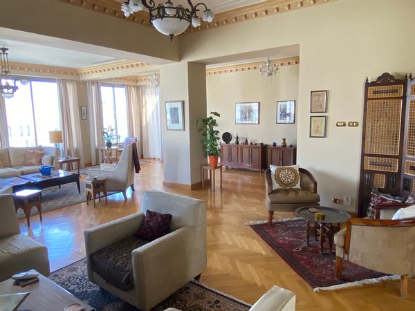 Grand appartement au centre du Caire à partager avec les deux locataires