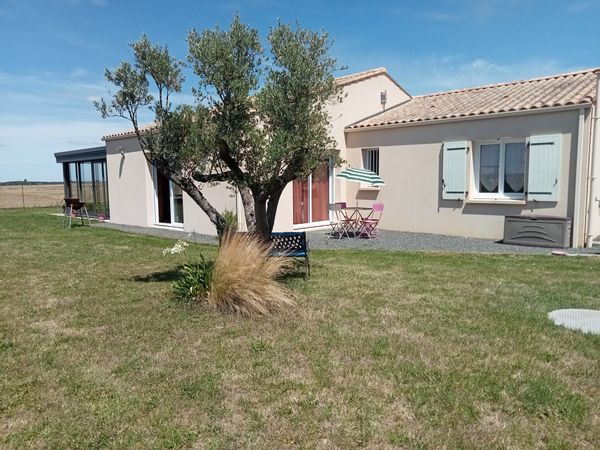 Nous sommes à 25 min plages, en Charente- Maritime