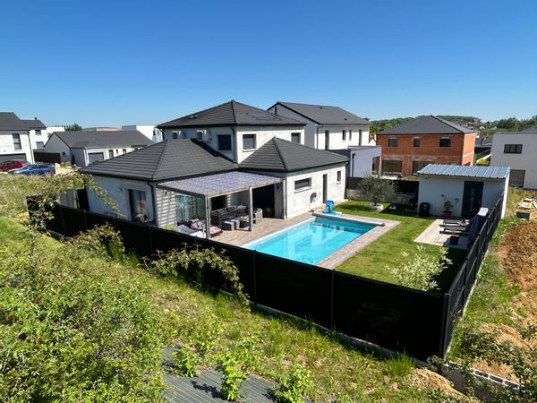 Maison avec piscine toute équipée