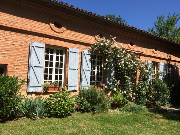 Maison ancienne, parc, piscine, calme!