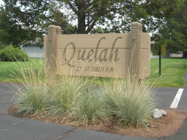 2 Bedroom Sunriver Oregon Condo with lake and mountain views