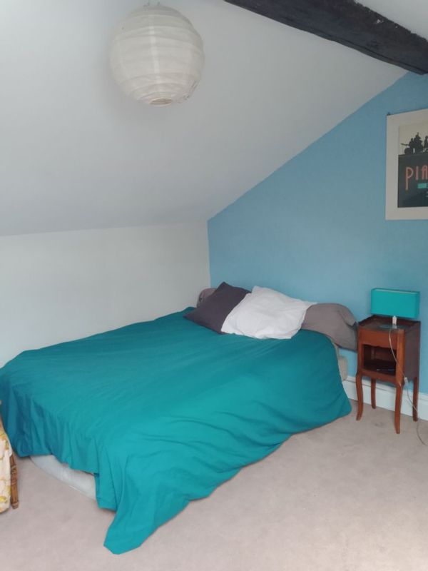 2 chambres dispo : - Une suite parentale (Lit King size + salle d'eau) - Une chambre  (lit double)