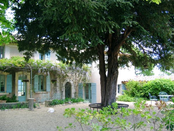 Provençal farmhouse with a view from every window!