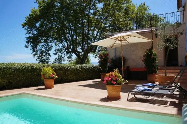 Maison avec piscine à Lautrec, classé parmi les plus beaux villages de France