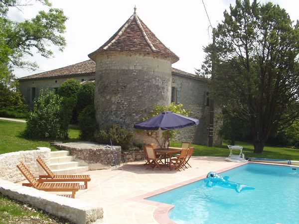 Maison de campagne de 1850 avec piscine, au calme, à 2 km de Montcuq en Quercy Blanc ETE 2023 échange conclu