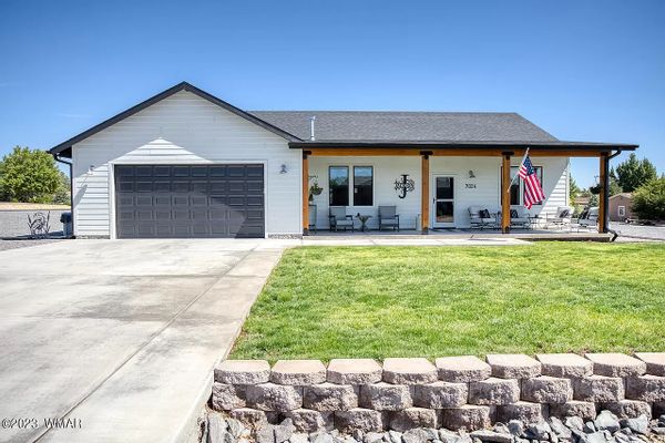 Like new countryside 3-bedroom 2-bath ranch-style home