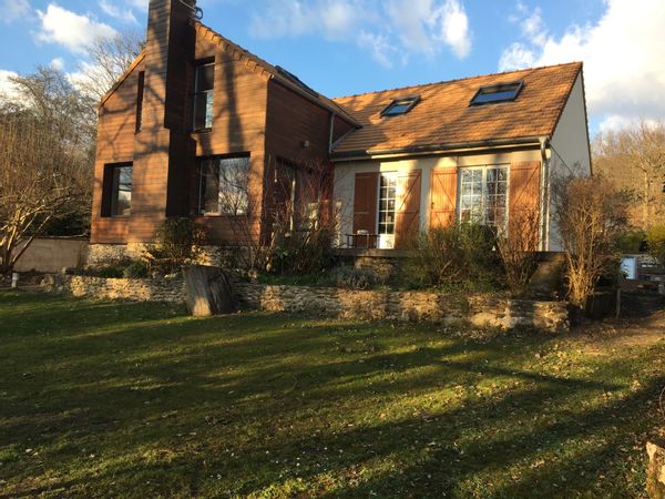 Un maison pour famille avec enfants avec potager et poules au cœur de la forêt de Chevreuse.