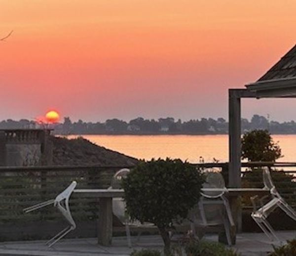 Beachy home, OceanViews, 25m to Water