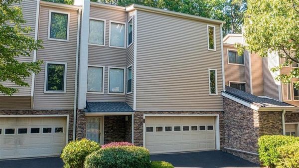 Spacious modern townhome in desirable Sandy Springs neighborhood of Atlanta seeking exchange for NYC