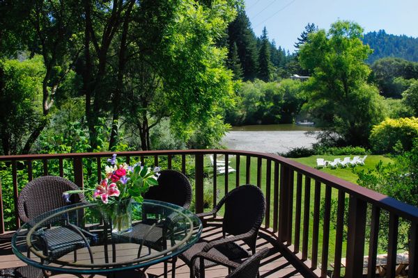 Riverfront in Monte Rio -- Hot Tub!