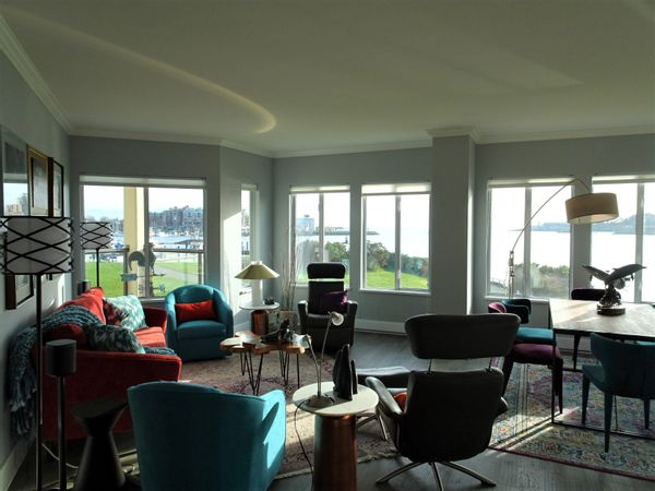 Beau condo appartment au bord de la mer, vues superbes, confort bien aménagé