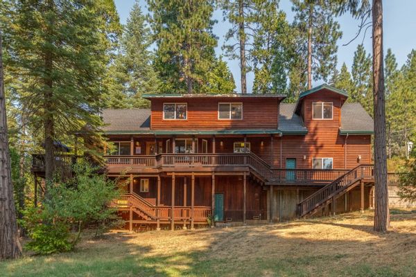 Arnold Cabin perfect for 2 families (2 master bedrooms), 4 bedrooms/3+ bathrooms, 3 levels, game room and next to club amenities