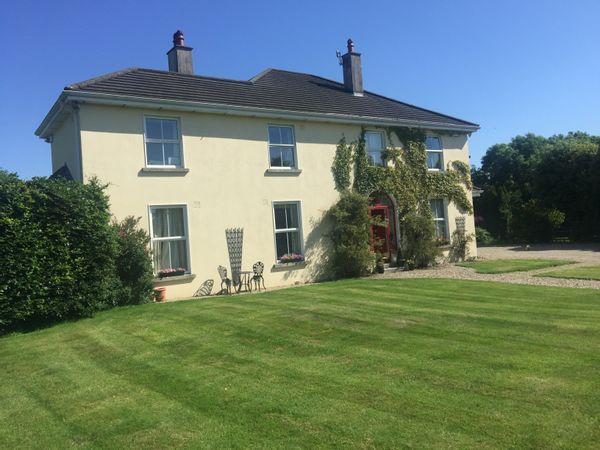 5 Bedroom country house 30 miles from Dublin