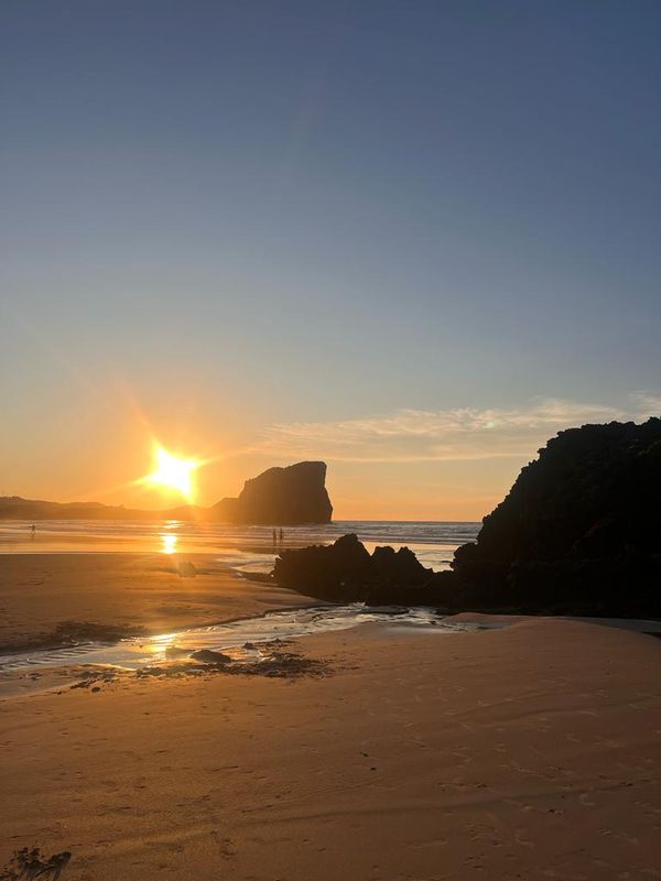 ASTURIAS, PLAYA . LLANES  NORTE DE ESPAÑA no disponible en verano JULIO Y AGOSTO