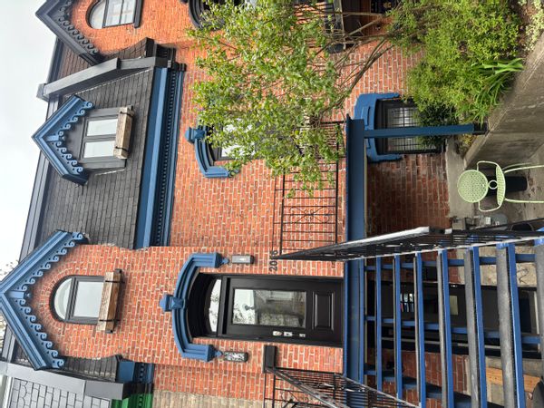 Petite maison victorienne au coeur de Montréal