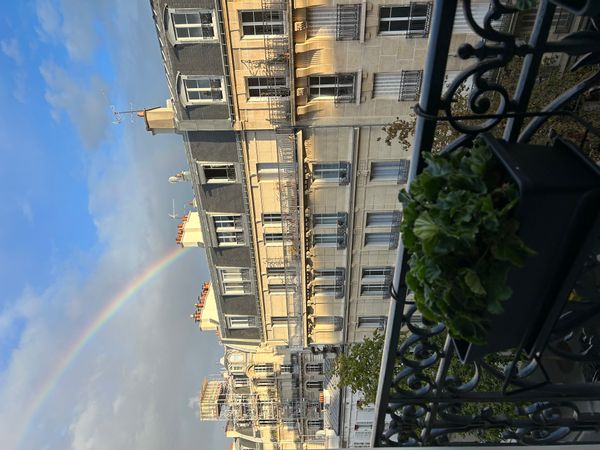 Spacious, sun-filled 3-bedroom Parisian apartment in the 17th