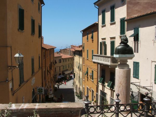 MIN 5 NIGHTS/NOTTI -BENVENUTI A CASTAGNETO CARDUCCI!