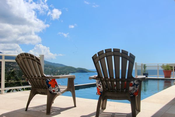 Vue exceptionnelle sur les montagnes et la mer des caraibes NO GP