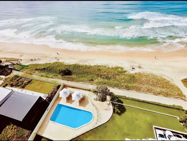 Luxury Beachfront Escape in Main Beach – Ocean Views & Resort Living