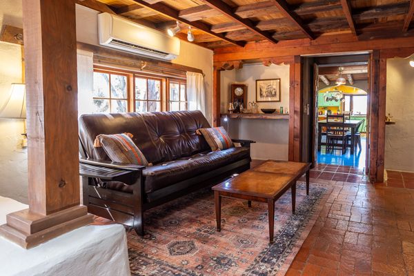 Charming Santa Fé house in quiet village minutes from historic plaza