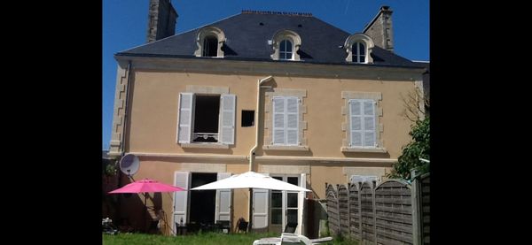 Maison de famille spacieuse au cœur d'un port de pêche – Plages du Débarquement